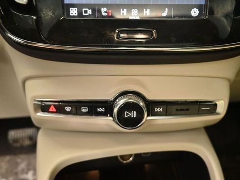 Used 2023 Volvo XC40 B5 Ultimate w/ Protection Package Premier image 22