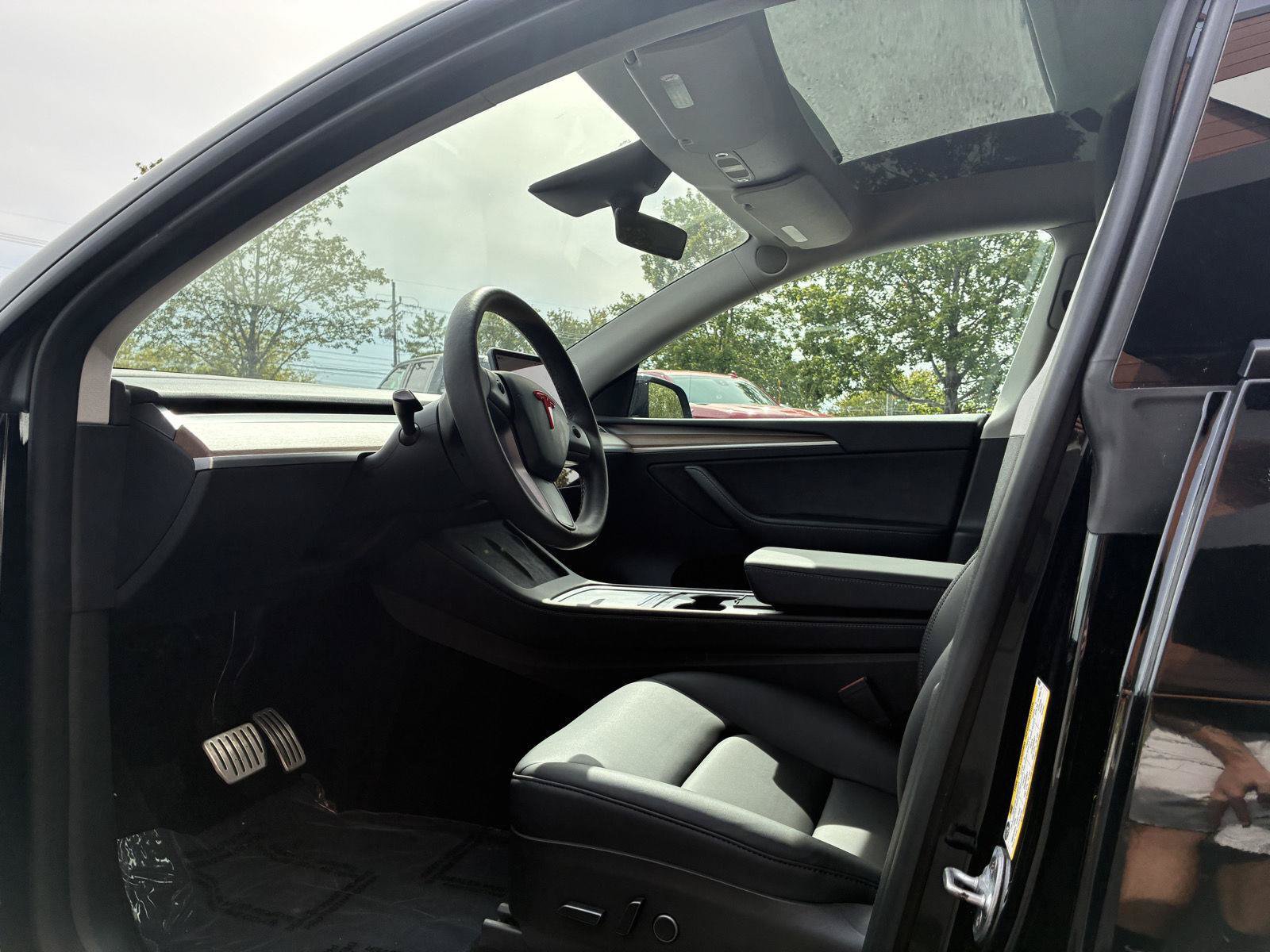 Used 2023 Tesla Model Y Performance AWD/4WD image 16