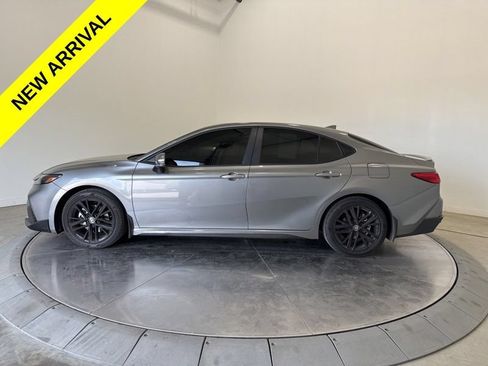 Used 2026 Toyota Camry SE w/ Convenience Package FWD image 4