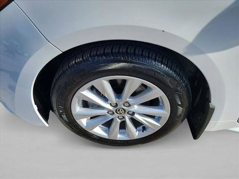 Used 2025 Toyota Corolla LE image 9