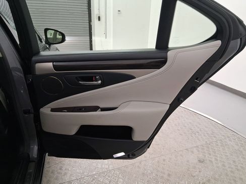 Used 2014 Lexus LS 460 image 34
