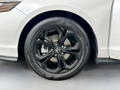 Certified 2025 Honda Accord SE image 32