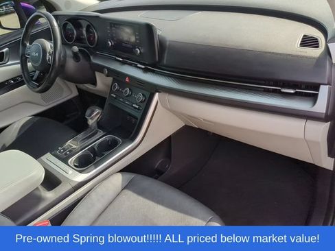 Used 2022 Kia Carnival LX FWD image 45