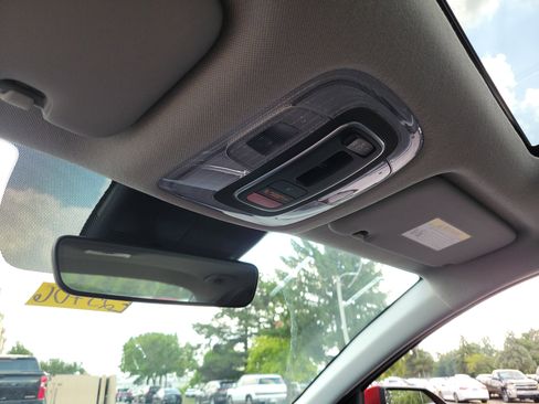 New 2025 Hyundai Elantra Limited image 30