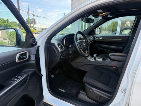 Used 2014 Jeep Grand Cherokee Laredo w/ Security & Convenience Group AWD/4WD image 9