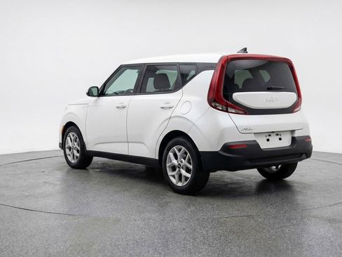 Used 2025 Kia Soul LX w/ LX Technology Package FWD image 5