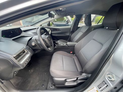 Used 2025 Toyota Prius LE image 25