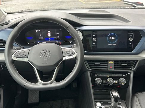 Certified 2024 Volkswagen Taos SE image 22