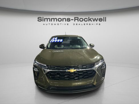 Used 2024 Chevrolet Trax LS w/ LS Convenience Package image 2