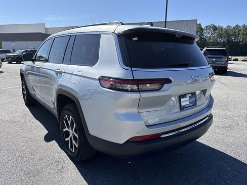 Used 2024 Jeep Grand Cherokee L Limited w/ Luxury Tech Group II RWD image 5