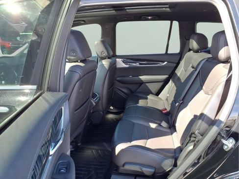Used 2024 Cadillac XT6 Premium Luxury w/ LPO, Floor Liner Package FWD image 15