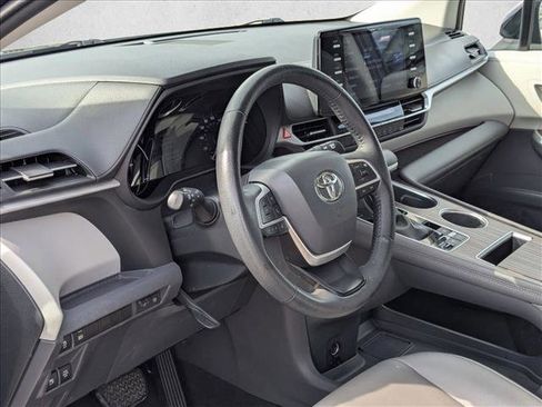 Used 2022 Toyota Sienna XLE AWD/4WD image 10