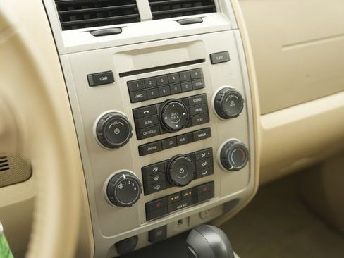 Used 2011 Ford Escape XLT w/ 203A Rapid Spec Order Code image 27