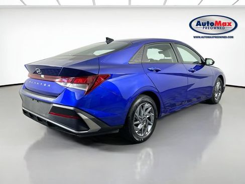 Used 2024 Hyundai Elantra SEL FWD image 2