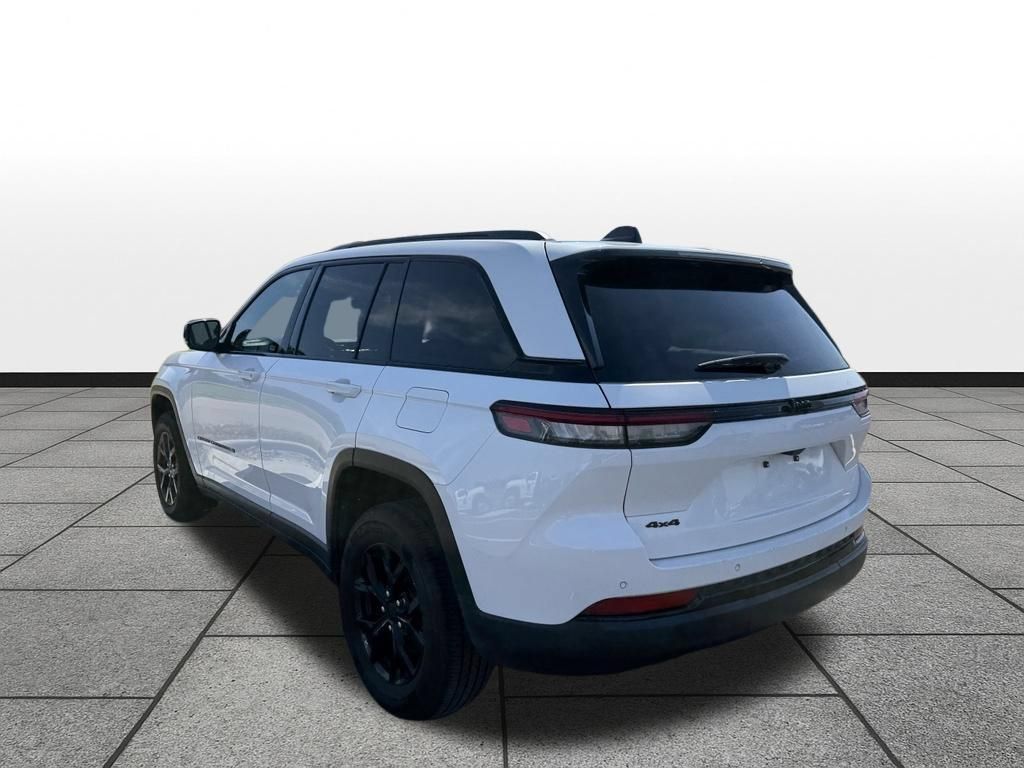 Used 2025 Jeep Grand Cherokee Altitude AWD/4WD image 37