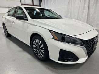 Used 2024 Nissan Altima 2.5 SV image 1