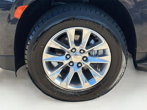 Used 2023 Chevrolet Suburban Premier image 32