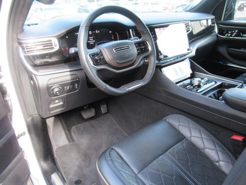 Used 2025 Jeep Grand Wagoneer Series III w/ Rear Seat Video Group 1 AWD/4WD image 18