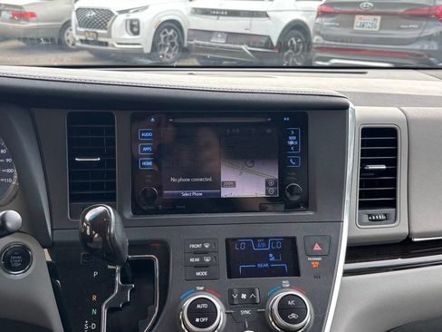 Used 2017 Toyota Sienna XLE w/ XLE Navigation Package AWD/4WD image 27