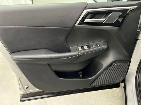 Used 2025 Mitsubishi Outlander SE FWD image 11