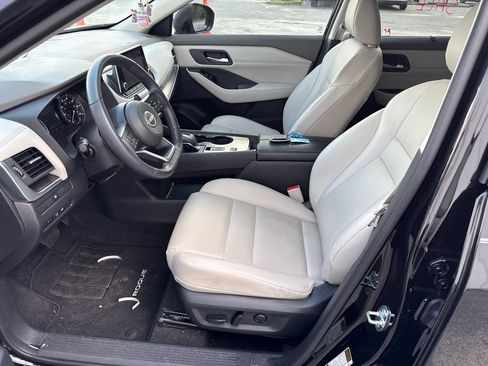 Used 2024 Nissan Rogue SV w/ SV Premium Package FWD image 10