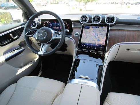 Used 2025 Mercedes-Benz GLC 300 image 13