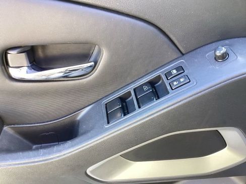 Used 2023 Nissan Frontier SV image 10