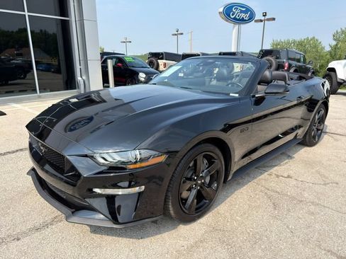 Used 2022 Ford Mustang GT Premium w/ Equipment Group 401A RWD image 3