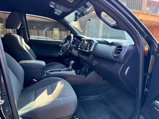Used 2017 Toyota Tacoma TRD Sport w/ Tow Package (A/T) AWD/4WD image 15