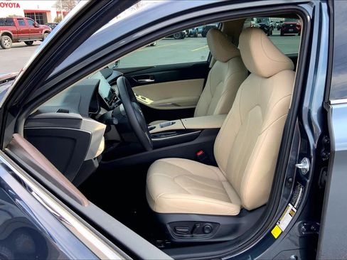 Used 2022 Toyota Avalon XLE image 8