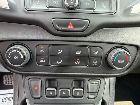 Used 2018 GMC Terrain SLE FWD image 30