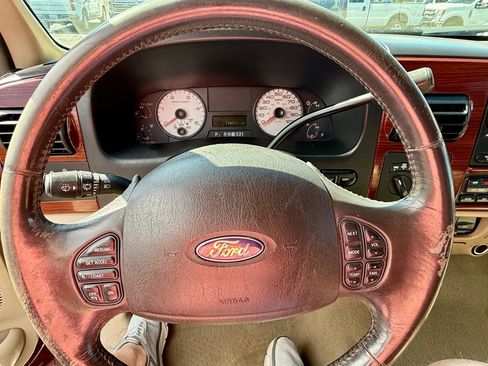 Used 2006 Ford F350 Lariat image 11