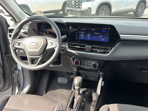 Used 2025 Chevrolet TrailBlazer LT AWD/4WD image 31