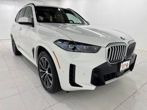 Used 2026 BMW X5 xDrive40i w/ M Sport Package AWD/4WD image 3