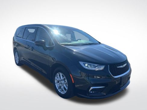 Used 2024 Chrysler Pacifica Touring-L FWD image 8