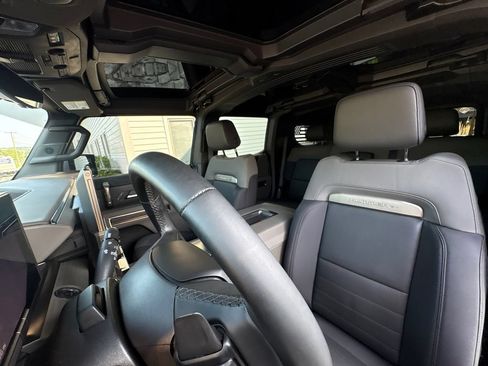 Used 2025 GMC Hummer EV 2X AWD/4WD image 17