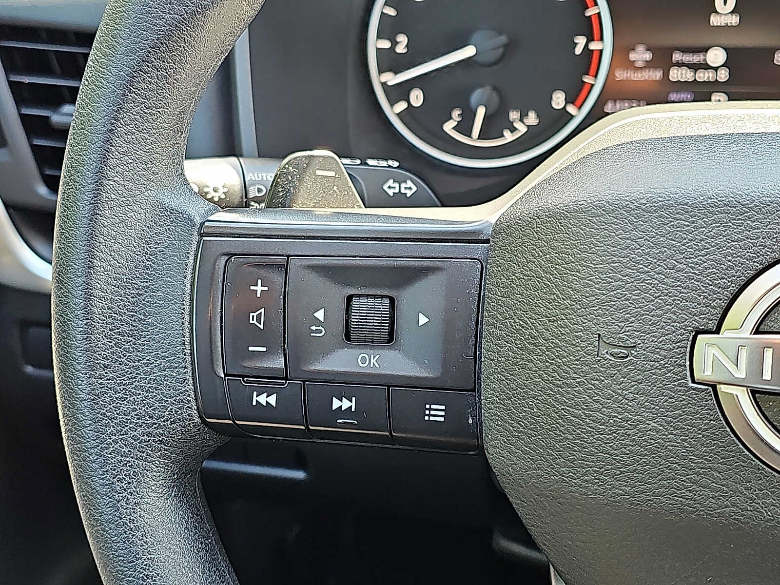 Used 2025 Nissan Rogue S AWD/4WD image 20