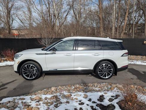Used 2023 Lincoln Aviator Reserve w/ Equipment Group 201A image 2