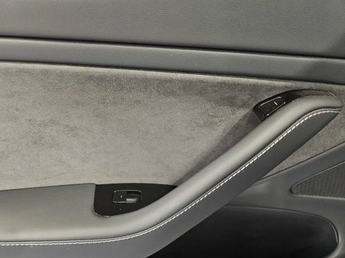 Used 2018 Tesla Model 3 RWD image 11