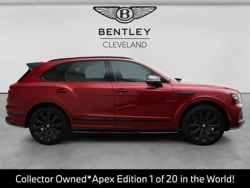 Used 2025 Bentley Bentayga AWD/4WD image 3