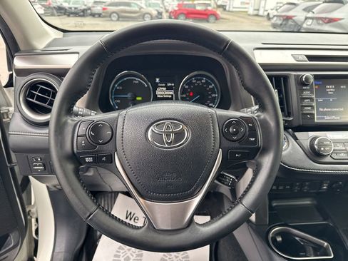 Used 2018 Toyota RAV4 Limited image 16