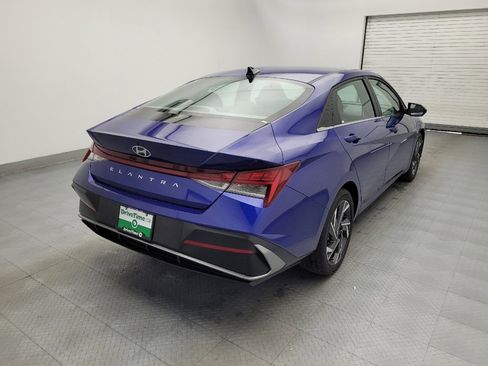 Used 2025 Hyundai Elantra SEL image 9