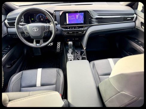 Used 2025 Toyota Camry SE FWD image 25