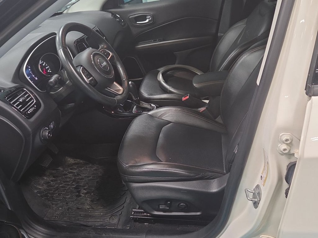 Used 2018 Jeep Compass Limited w/ Navigation Group AWD/4WD image 8