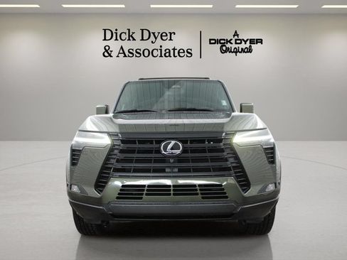 Used 2024 Lexus GX 550 w/ Accessory Package (31) AWD/4WD image 4