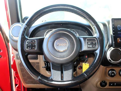 Used 2014 Jeep Wrangler Unlimited Rubicon w/ Max Tow Package image 12