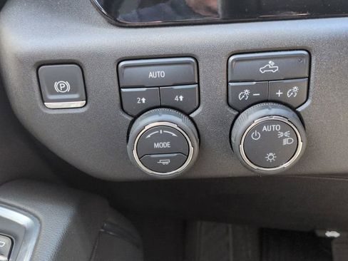 Used 2025 Chevrolet Silverado 1500 LT AWD/4WD image 20
