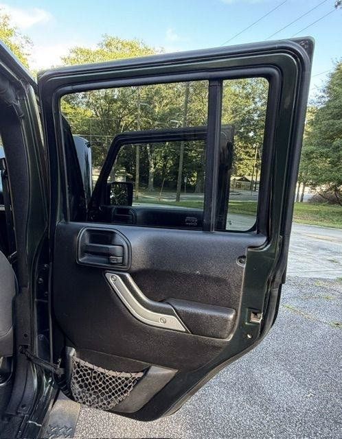 Used 2011 Jeep Wrangler Unlimited Sahara w/ Connectivity Group AWD/4WD image 22