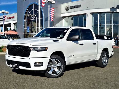 New 2026 RAM 1500 Express AWD/4WD image 3