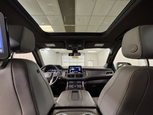 Used 2021 GMC Yukon SLT w/ SLT Premium Package image 22